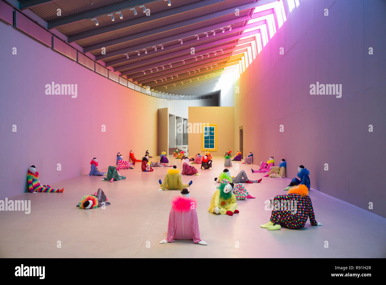 Kopenhagen. Dänemark. Das Arken Museum für Moderne Kunst in Ishøj. Installation von Ugo Rondinone, betitelt Wortschatz von Einsamkeit, 2014-2016. Stockfoto