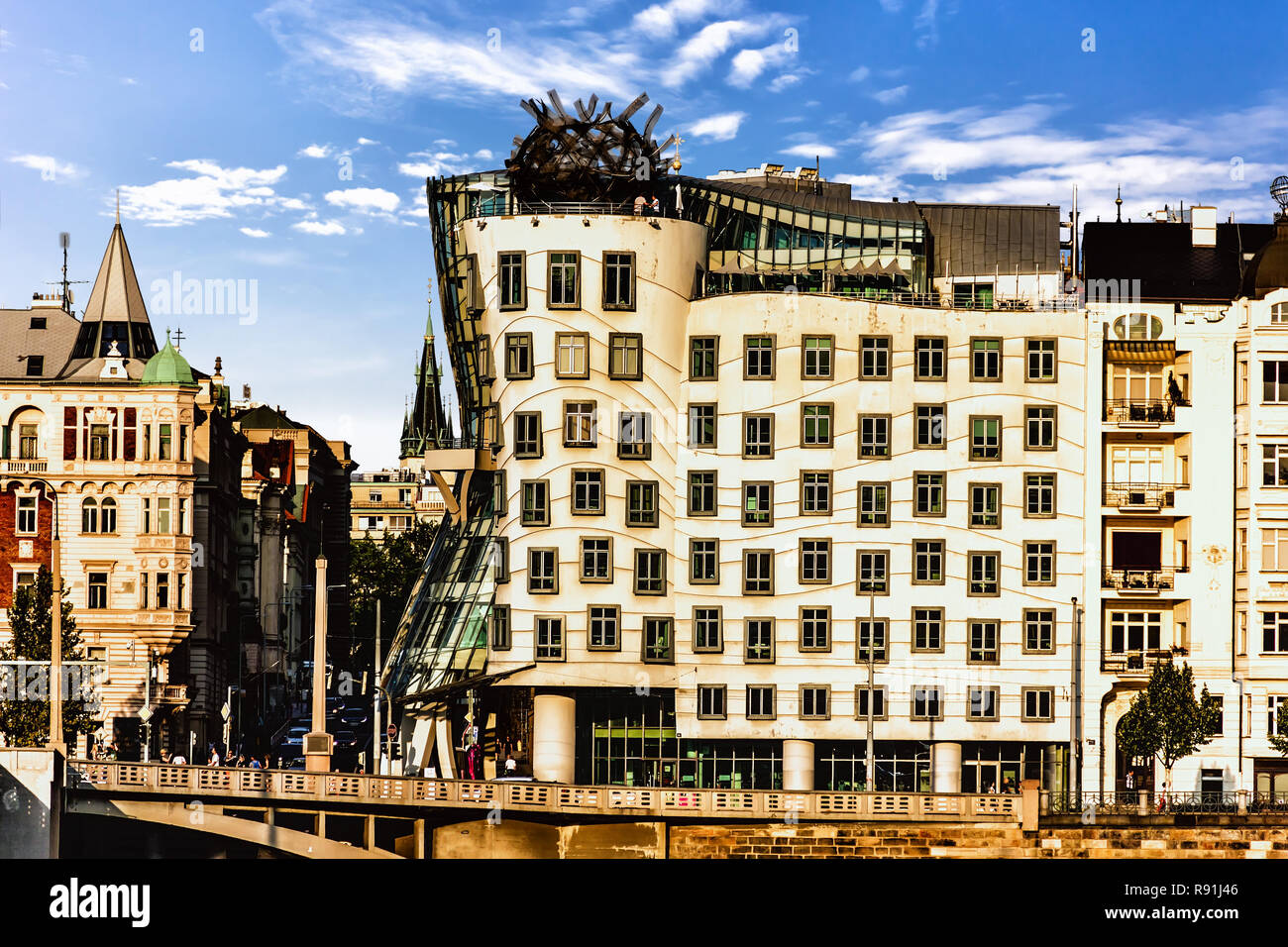 Tanzendes Haus von Prag, Tschechische Republik, Blick von der anderen Ban Stockfoto