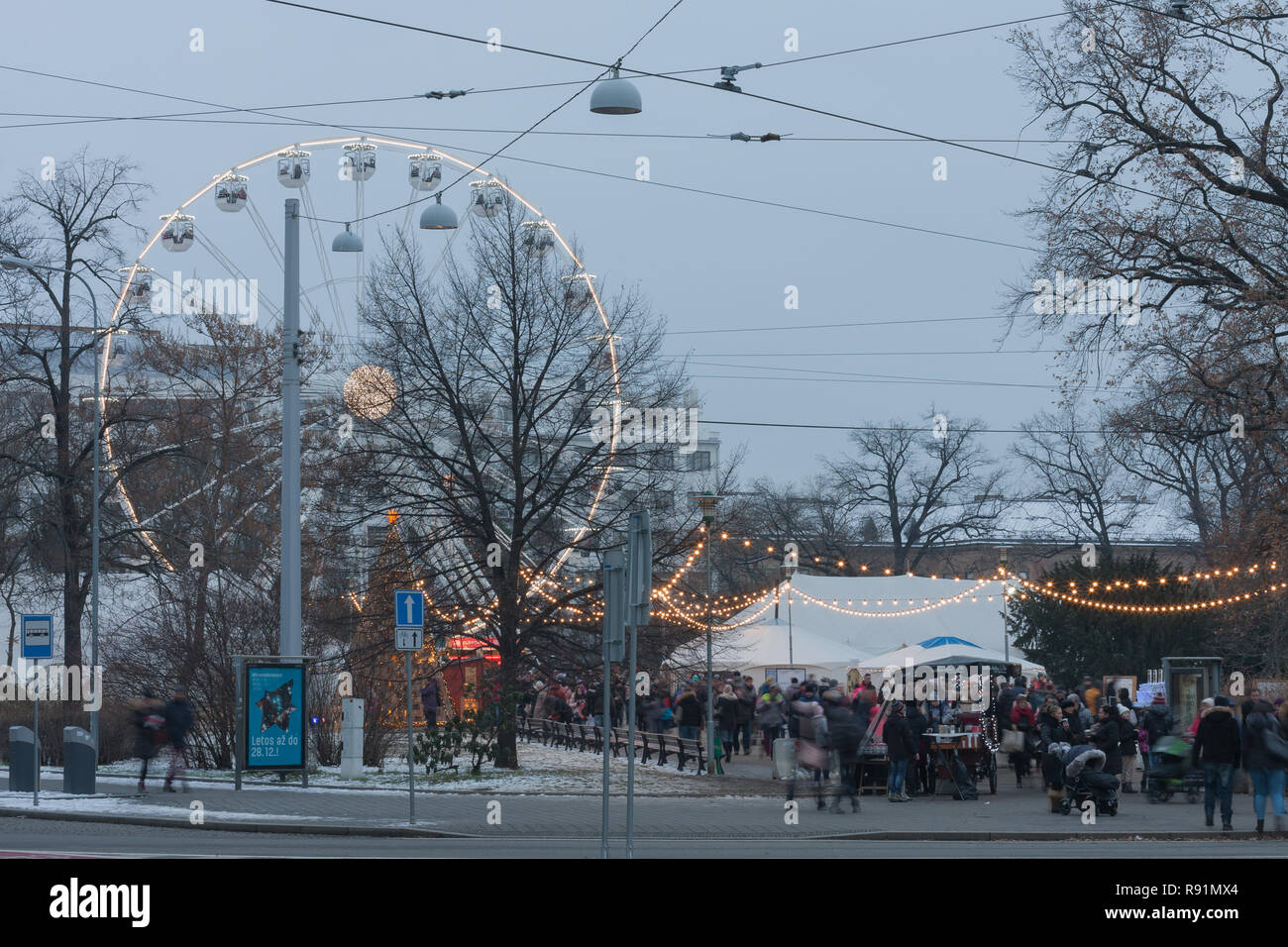 Brünn, Tschechische Republic-December 16,2018: Weihnachten Riesenrad auf mährischen Quadrat in der Adventszeit am 16 Dezember, 2018 Brünn, Tschechische Republik Stockfoto