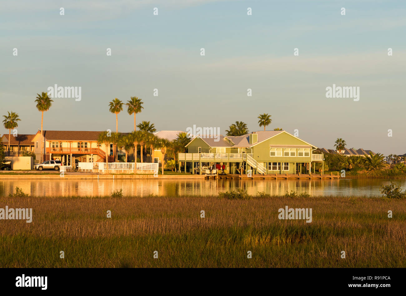 Wohnhäuser der vordringenden verehrten Feuchtgebiete im oberen Gulf Coast. Aransas National Wildlife Refuge, Texas, USA. Stockfoto