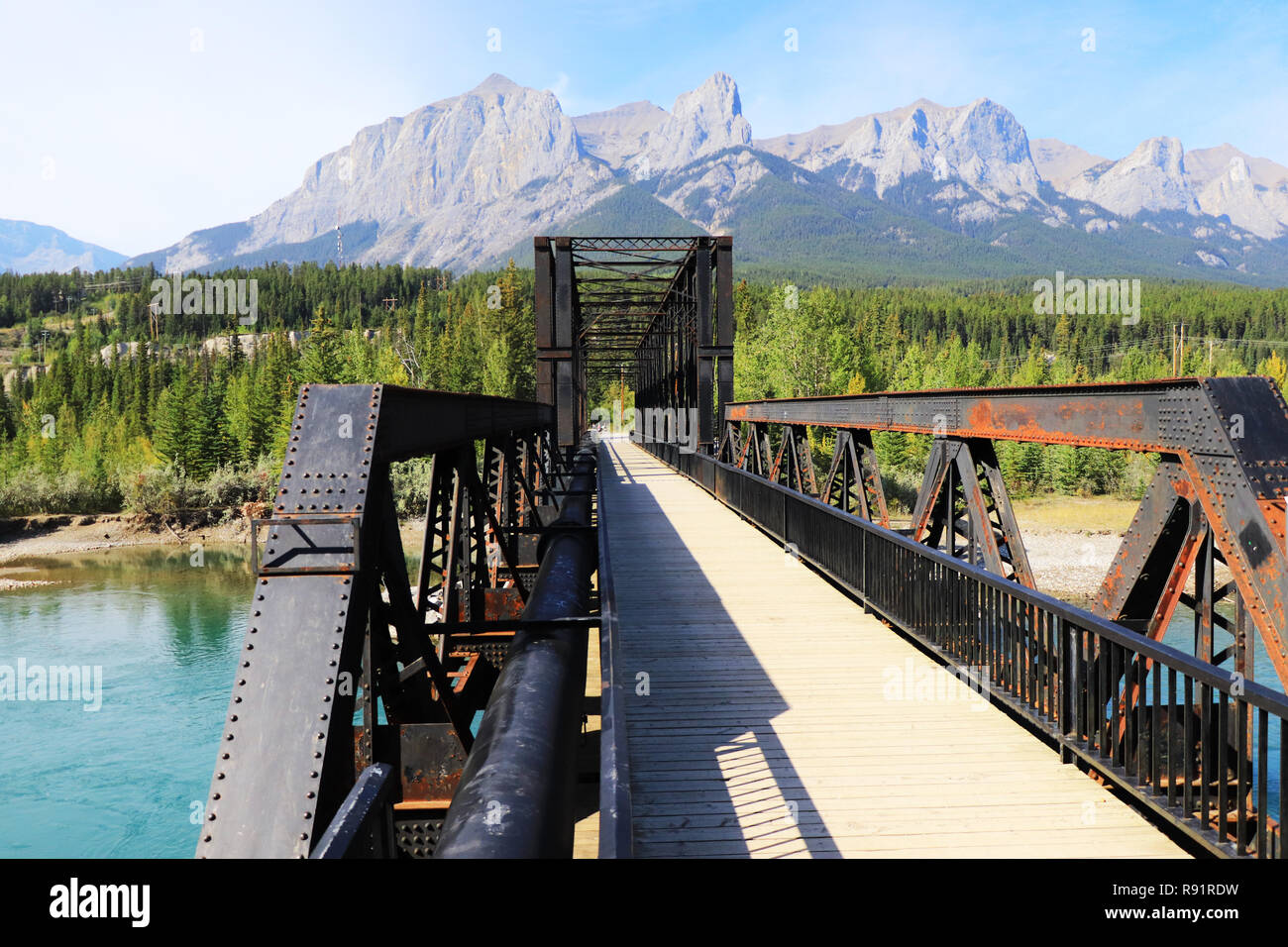 Canmore Motor Brücke, Canmore, Alberta, Kanada, Berge Stockfoto