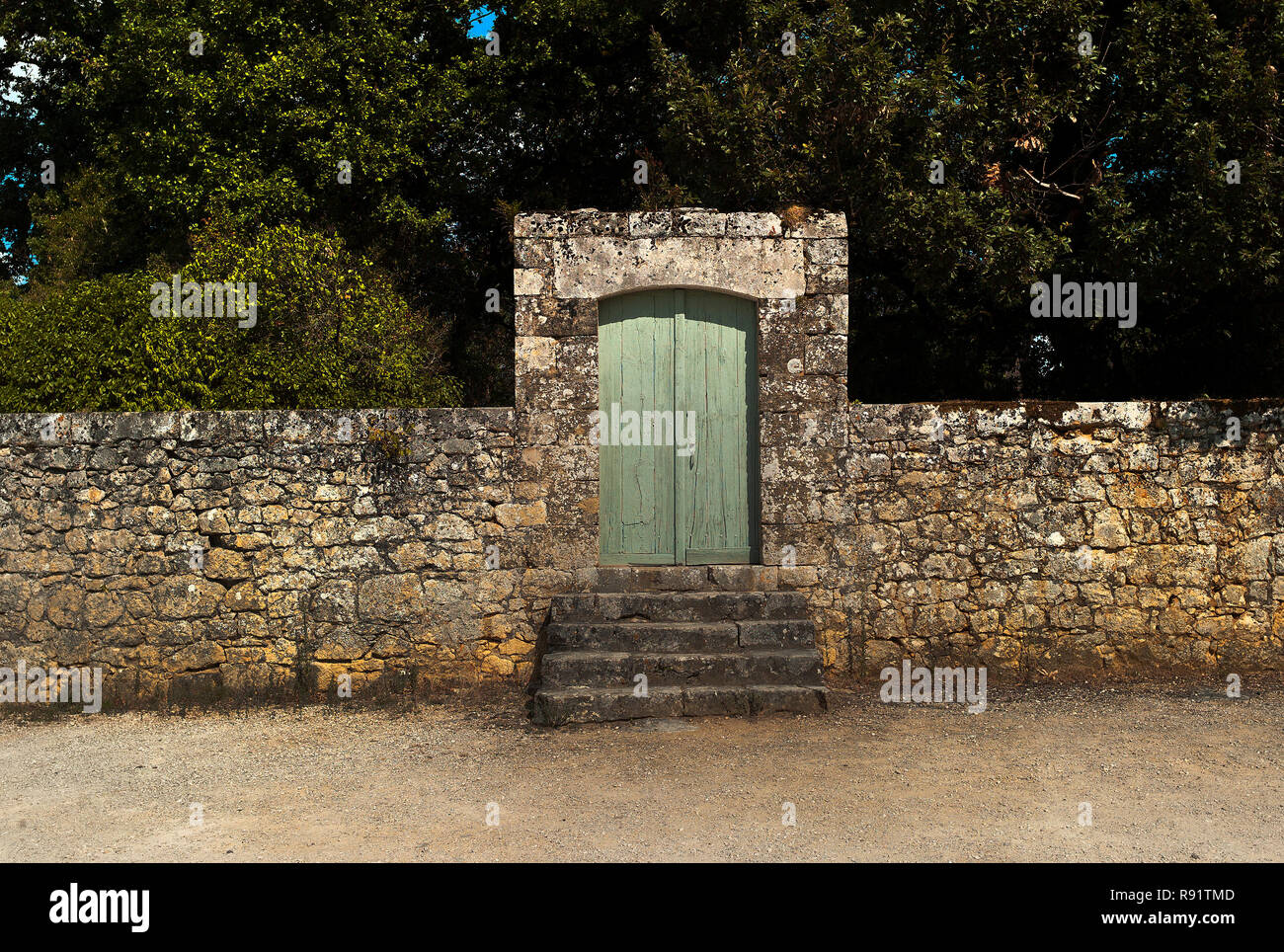 Green Gate, Dorf Domme, Dordogne, Frankreich Stockfoto