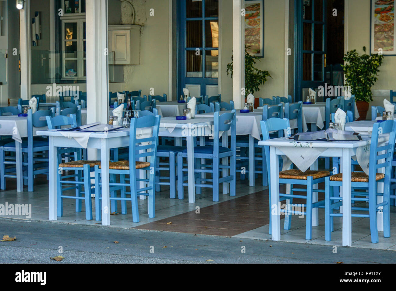 Outdoor Dining in der Altstadt von Kavala, Mazedonien, Griechenland Stockfoto