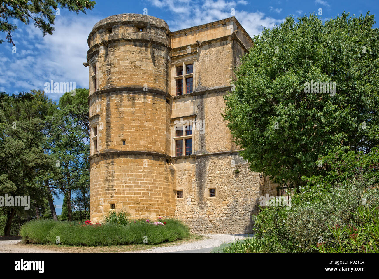 In Lourmarin, Provence, Luberon, Vaucluse, Frankreich - Mai 30, 2017: Das Schloss Lourmarin, der ersten Renaissance Schloss in der Provence Stockfoto