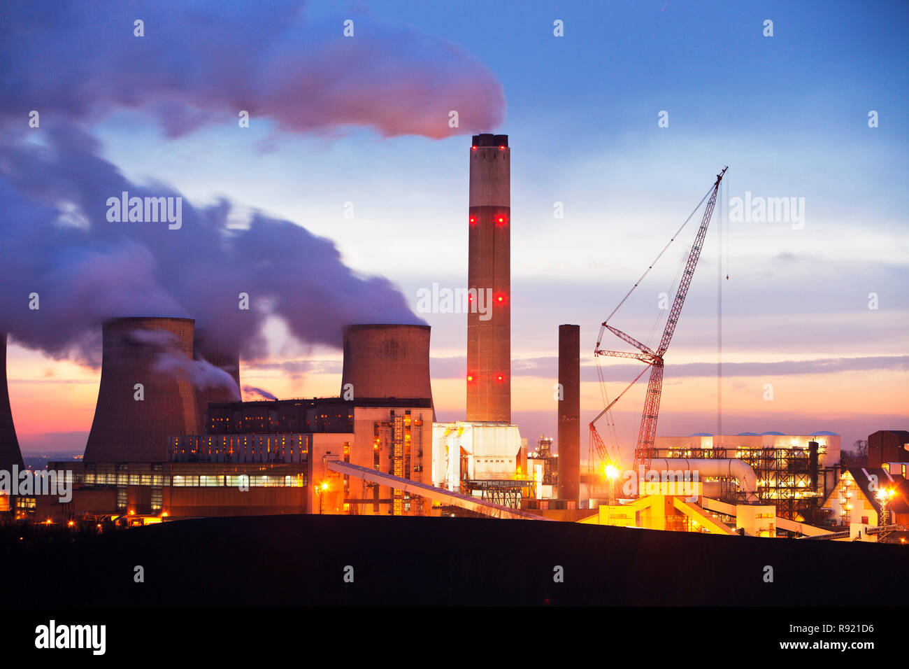 Ratcliffe-on-Soar Kohlekraftwerk in der Nähe von Nottingham, England, UK, für massive Treibhausgasemissionen verantwortlich. Stockfoto