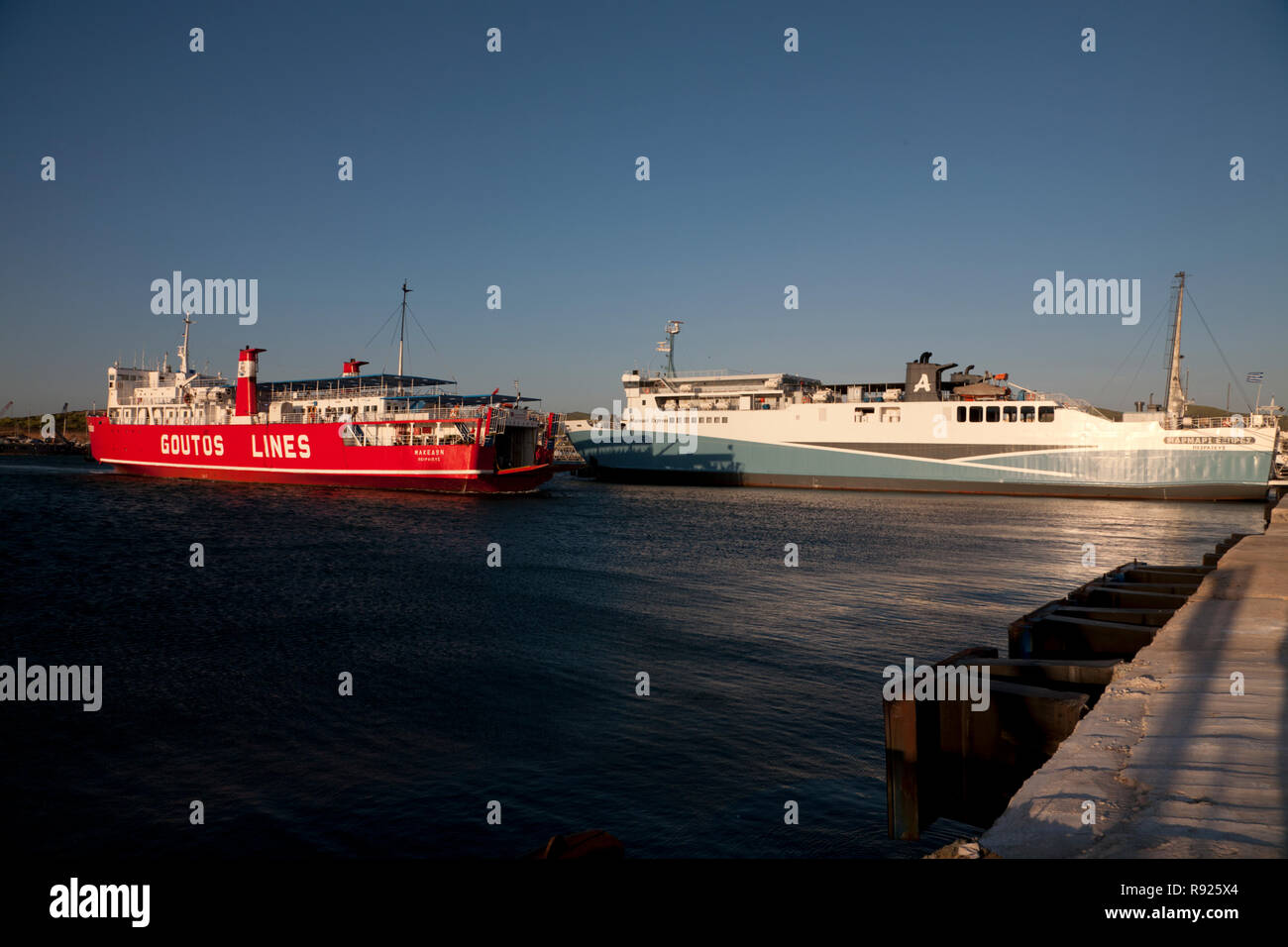 Macedon Autofähre Andocken an lavrio Hafen lavrio ATTIKA Griechenland Stockfoto