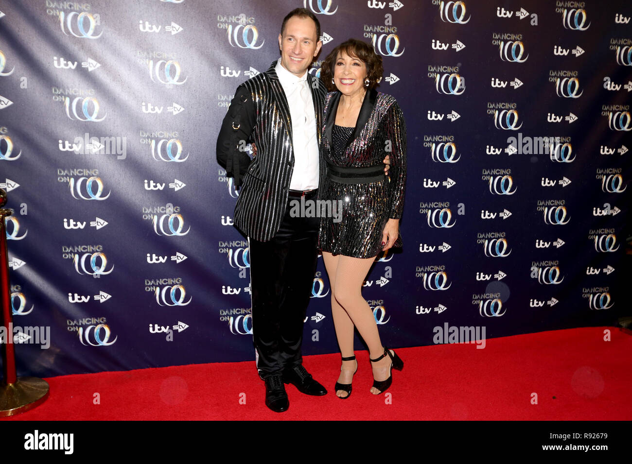 Didi Conn und Lucasz Rozycki Teilnahme an der Pressevorstellung für die kommende Serie von Dancing On Ice am Natural History Museum, Kensington, London. Bild Datum: Dienstag, 18. Dezember 2018. Foto: David Parry/PA-Kabel Stockfoto