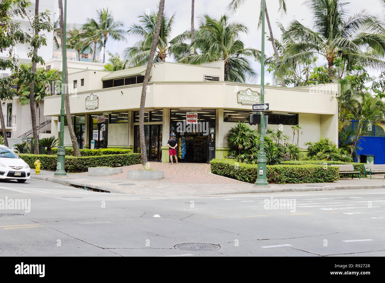 Waikiki, Hawaii - 25. Mai 2016: Außenansicht eines Walfänger General Store, ein One-stop-shop für hawaiische Souvenirs, Snacks, Sonnencreme, und alles Els Stockfoto
