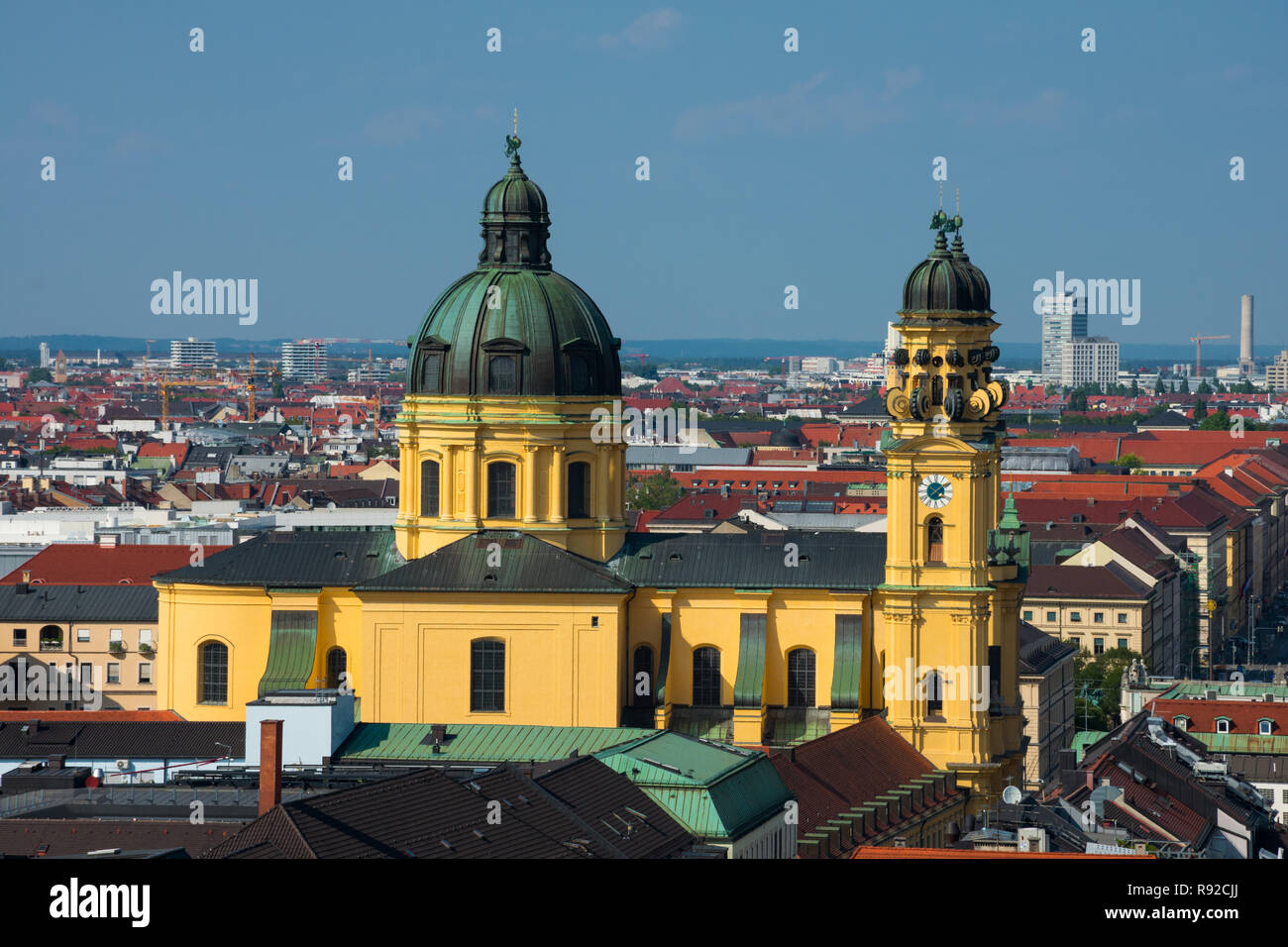 Blick auf München und die Theatinerkirche (Theatinerkirche). München, Deutschland Stockfoto