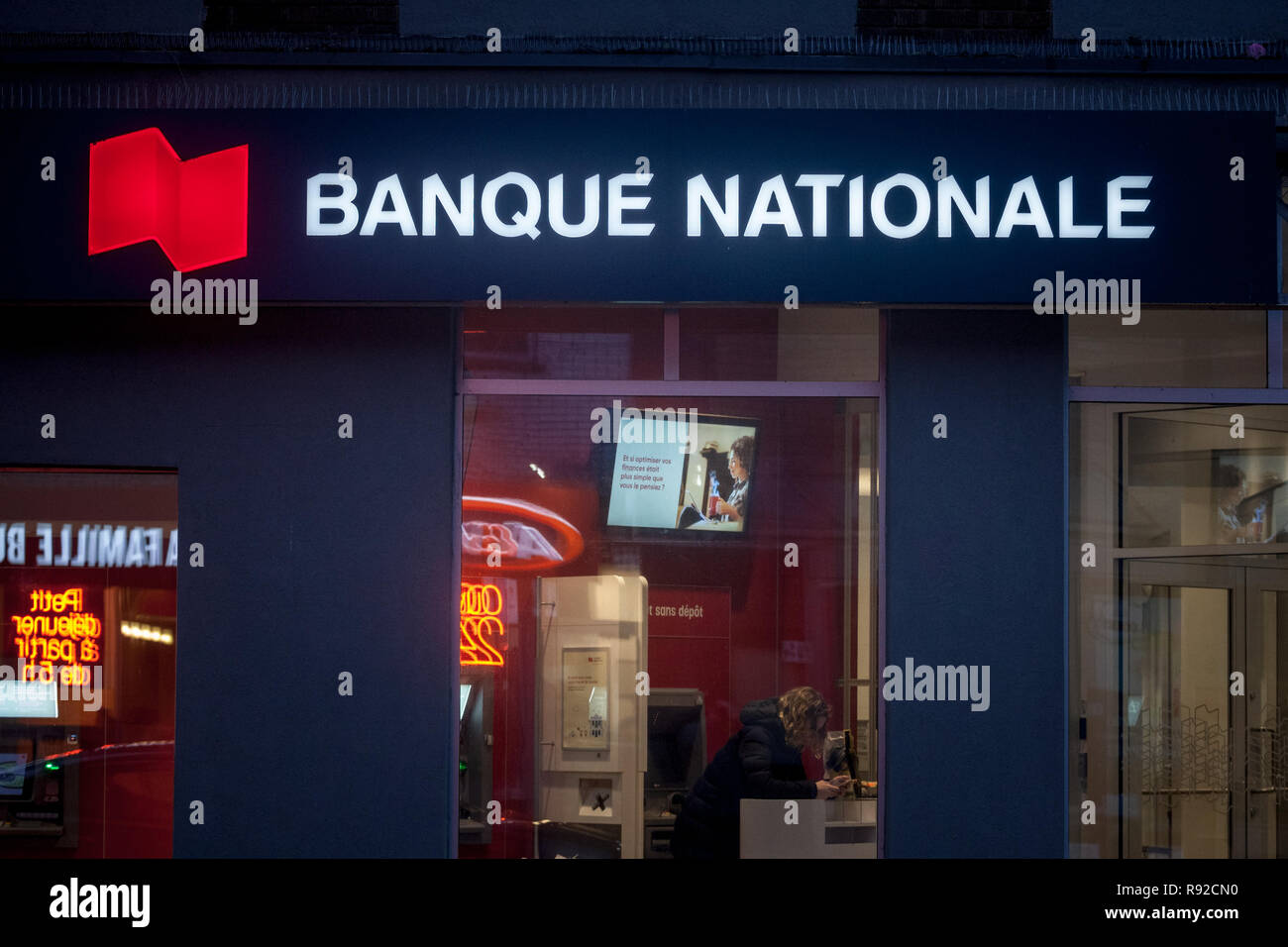 MONTREAL, KANADA - 3. NOVEMBER 2018: Logo der Nationalbank von Kanada, in französische Banque Nationale, in Montreal, Quebec übersetzt. Es ist eines der Stockfoto