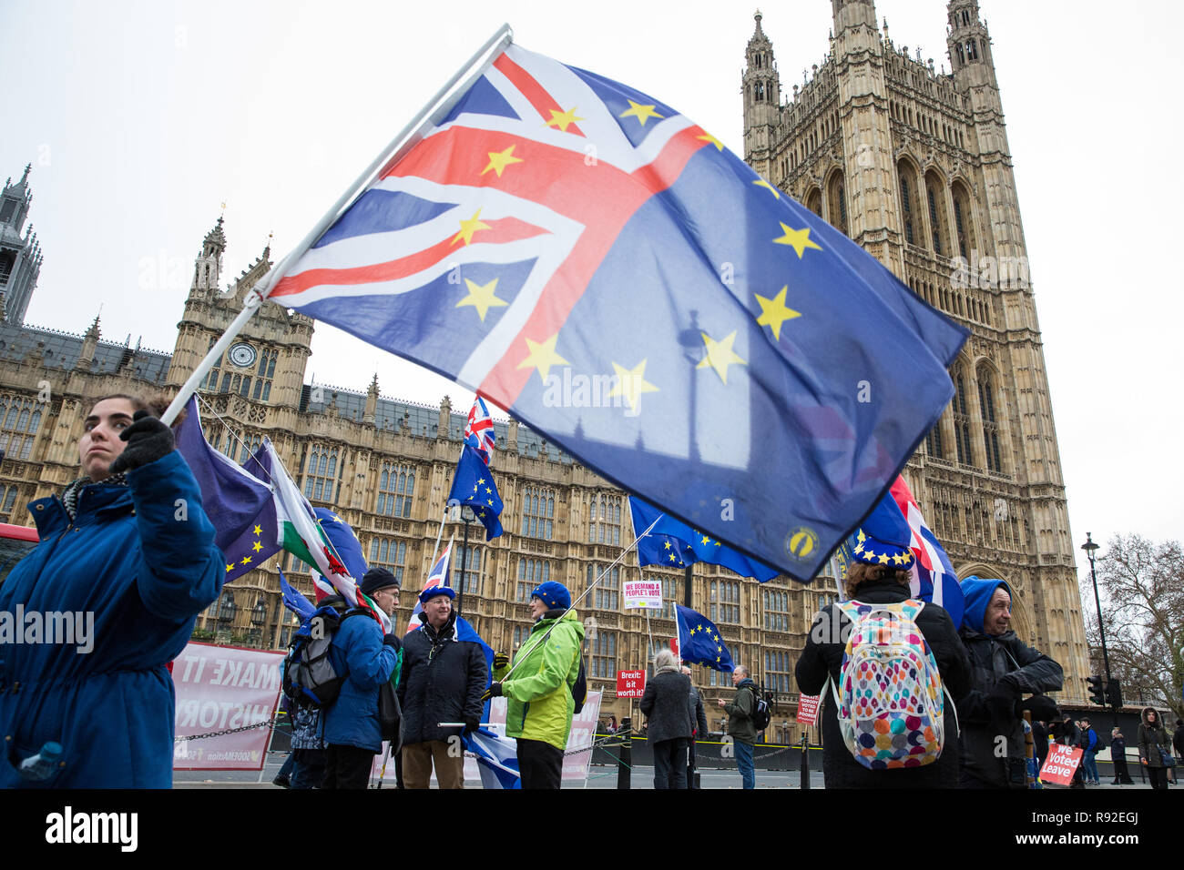 London, Großbritannien. 18. Dezember, 2018. Pro-EU-Aktivisten von sodem (Stand der Missachtung der Europäischen Bewegung) Protest gegenüber dem Parlament als Cabinet diskutieren "No Deal" Vorbereitungen. Credit: Mark Kerrison/Alamy leben Nachrichten Stockfoto