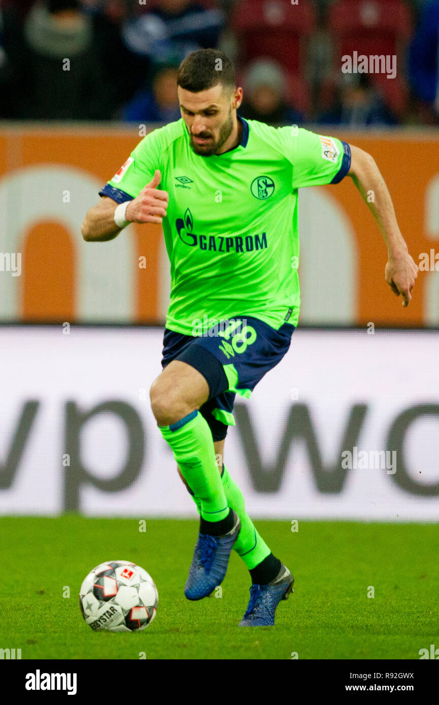 Daniel CALIGURI (Nr. 18, GE). Fußball, FC Augsburg (A) - FC Schalke 04 (GE) 1:1 1. Fussballbundesliga, 15. Spieltag, Saison 2018/2019, am 15/12/in Augsburg/WWKARENA/Deutschland 2018. Anmerkung der Redaktion: DFL Regelungen die Verwendung von Fotografien als Bildsequenzen und/oder quasi-Video zu verbieten. € | Nutzung weltweit Stockfoto