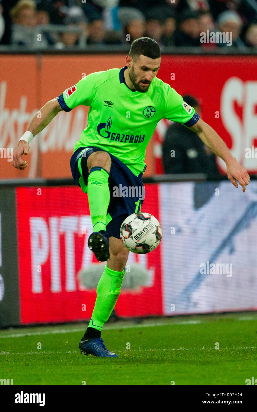 Daniel CALIGURI (Nr. 18, GE). Fußball, FC Augsburg (A) - FC Schalke 04 (GE) 1:1 1. Fussballbundesliga, 15. Spieltag, Saison 2018/2019, am 15/12/in Augsburg/WWKARENA/Deutschland 2018. Anmerkung der Redaktion: DFL Regelungen die Verwendung von Fotografien als Bildsequenzen und/oder quasi-Video zu verbieten. € | Nutzung weltweit Stockfoto
