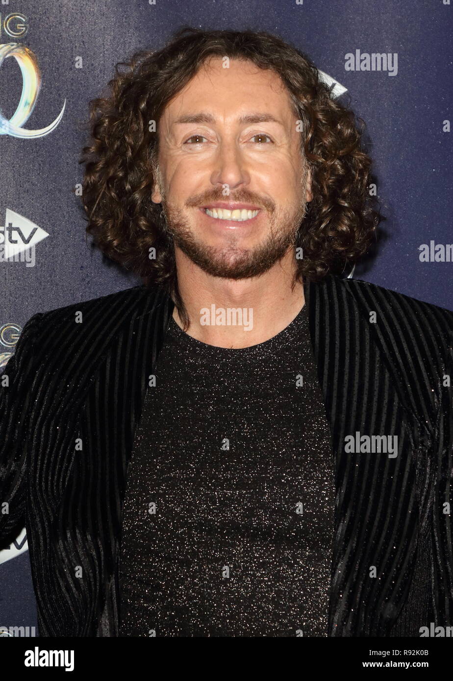 Ryan Sidebottom am Tanzen auf dem Eis Red Carpet starten am Natural History Museum Ice Rink. Stockfoto