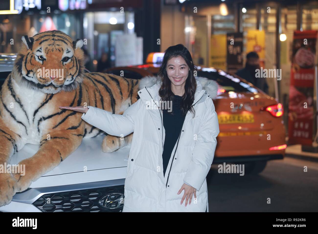 Seoul, Korea. 18 Dez, 2018. Moon Chae-won Seung-su Ryu, Ko Doo-Sim, Gu 9 udan Kang Mi Na nehmen an der Endung Partei der 'Mama Fee und der Holzfäller" in Seoul, Korea am 18. Dezember 2018. (China und Korea Rechte) Credit: TopPhoto/Alamy leben Nachrichten Stockfoto