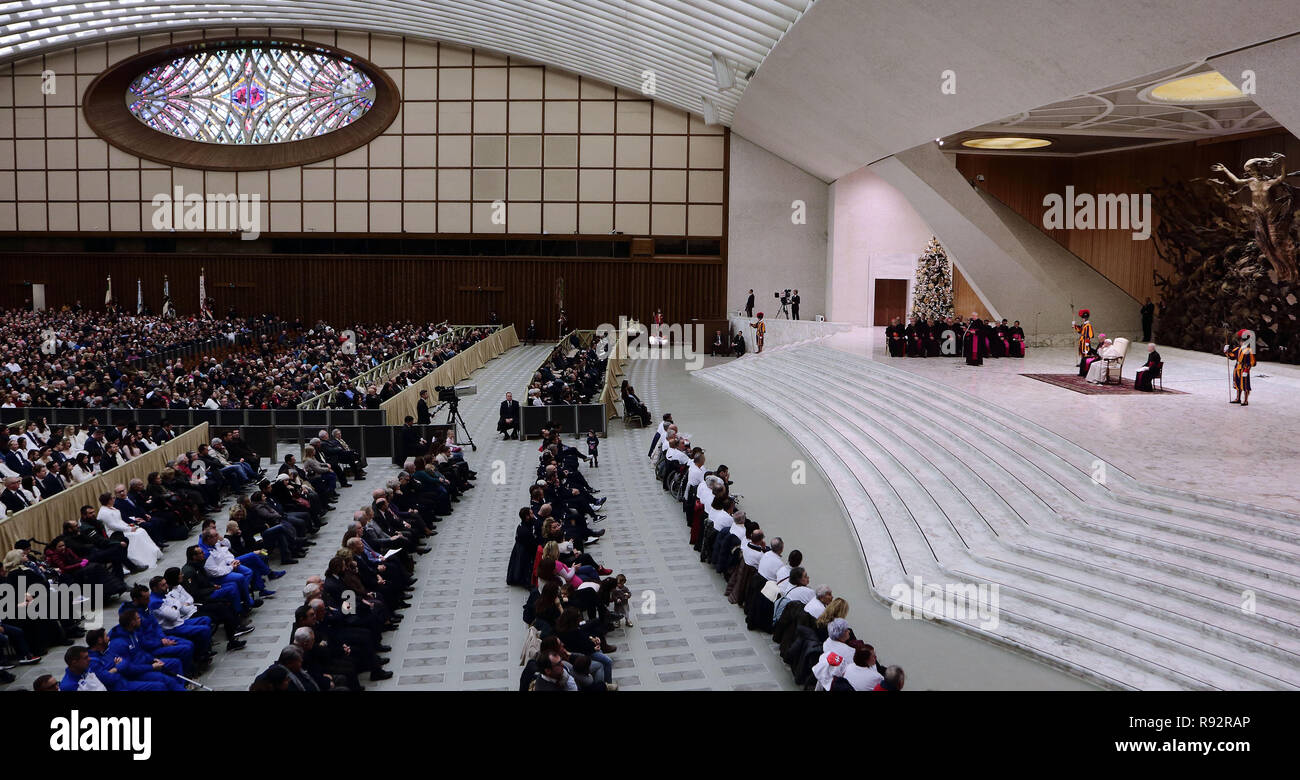 Vatikanstadt. 19 Dez, 2018. (Heiliger Stuhl) Papst Franziskus während das Publikum in der Aula Paolo VI. im Vatikan Credit: Evandro Inetti/ZUMA Draht/Alamy leben Nachrichten Stockfoto