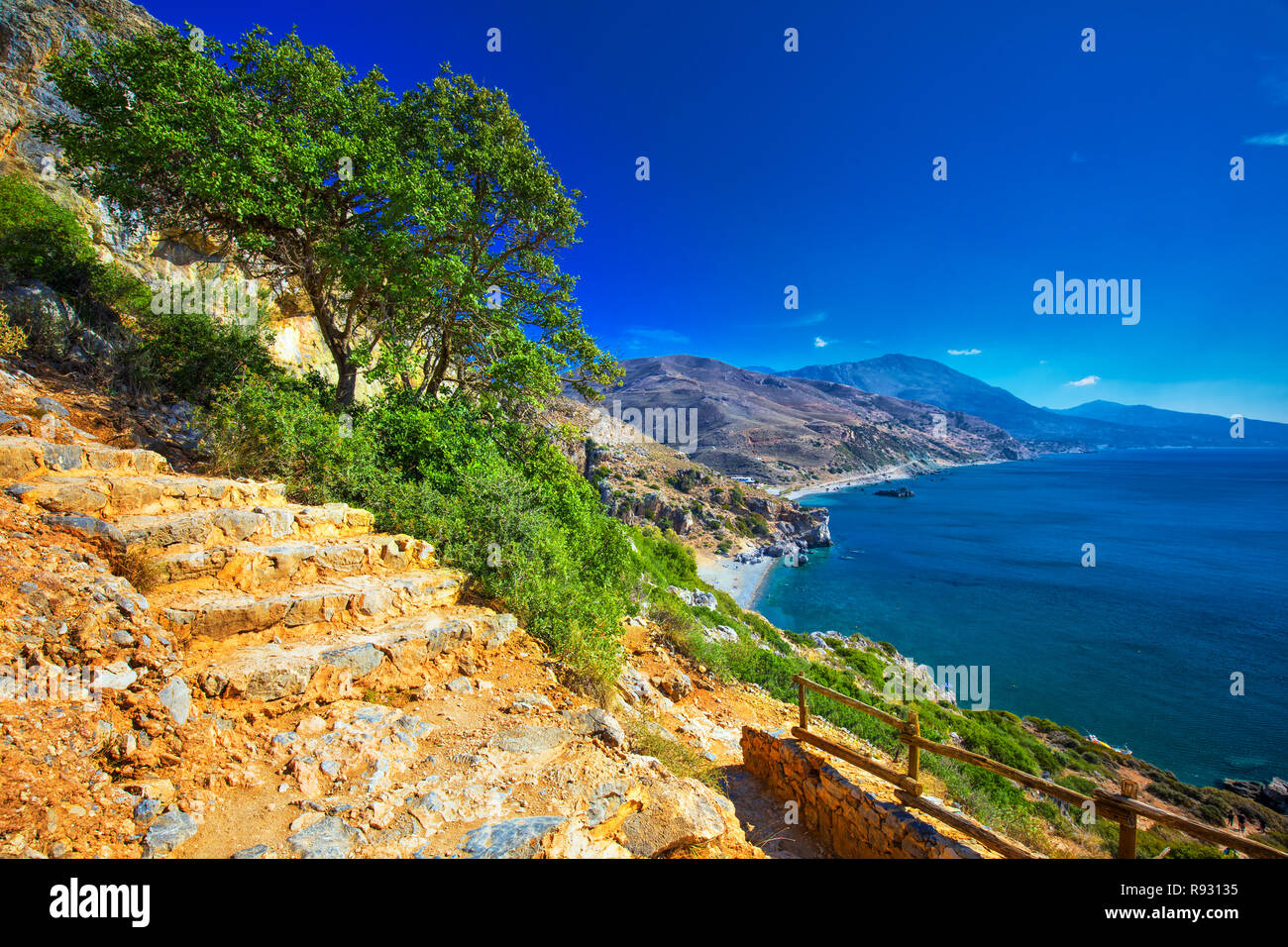 Preveli Strand auf der Insel Kreta mit azurblauen Wasser, Griechenland, Europa. Kreta ist die größte und bevölkerungsreichste der griechischen Inseln. Stockfoto