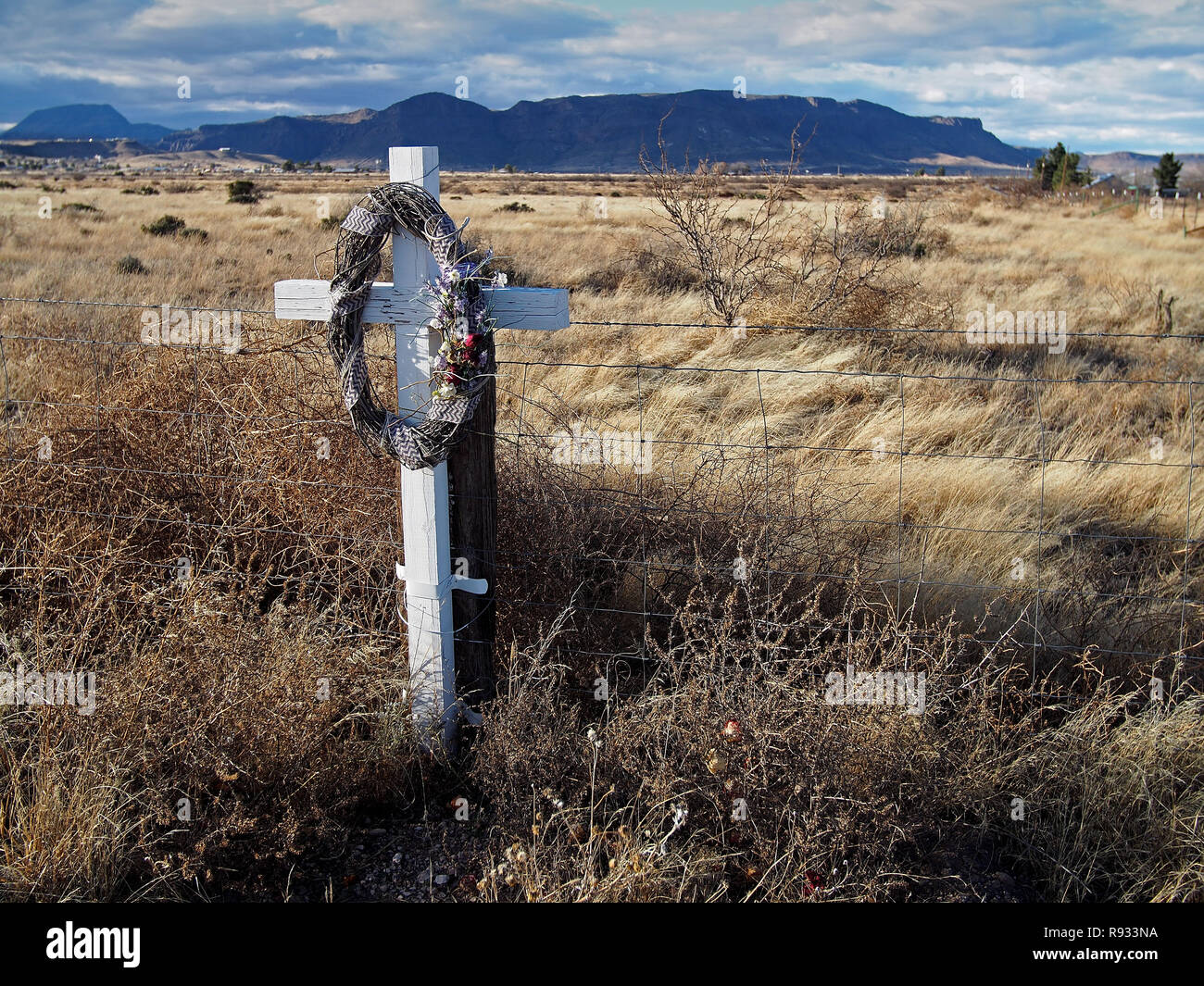 Am Straßenrand Gedenkstätte für die Opfer eines Autounfalls in der Nähe von Alpine, Texas. Stockfoto