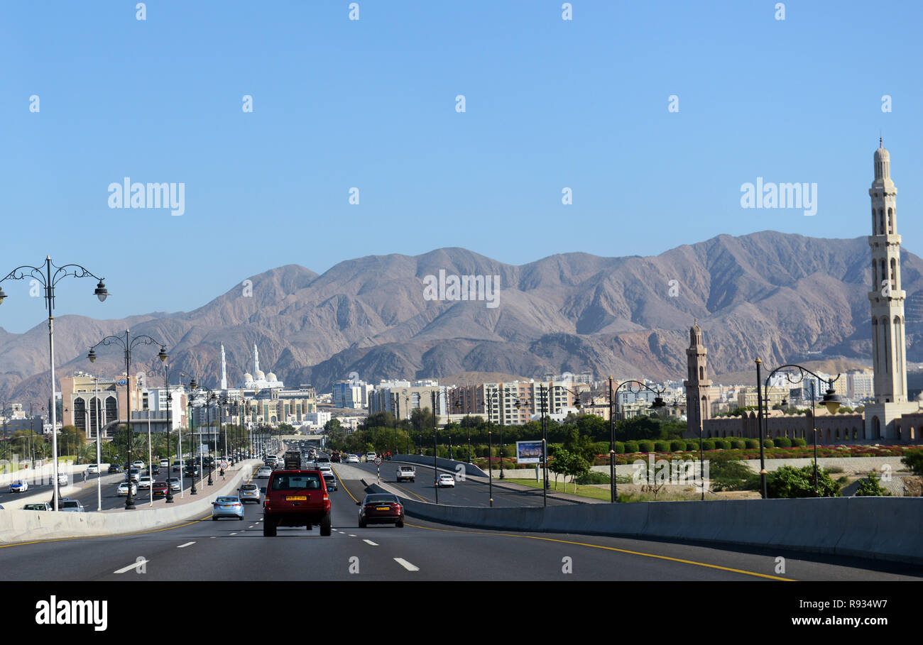 Die Muscat expressway Anschluss der Muscat International Airport und der Innenstadt von Muscat. Stockfoto
