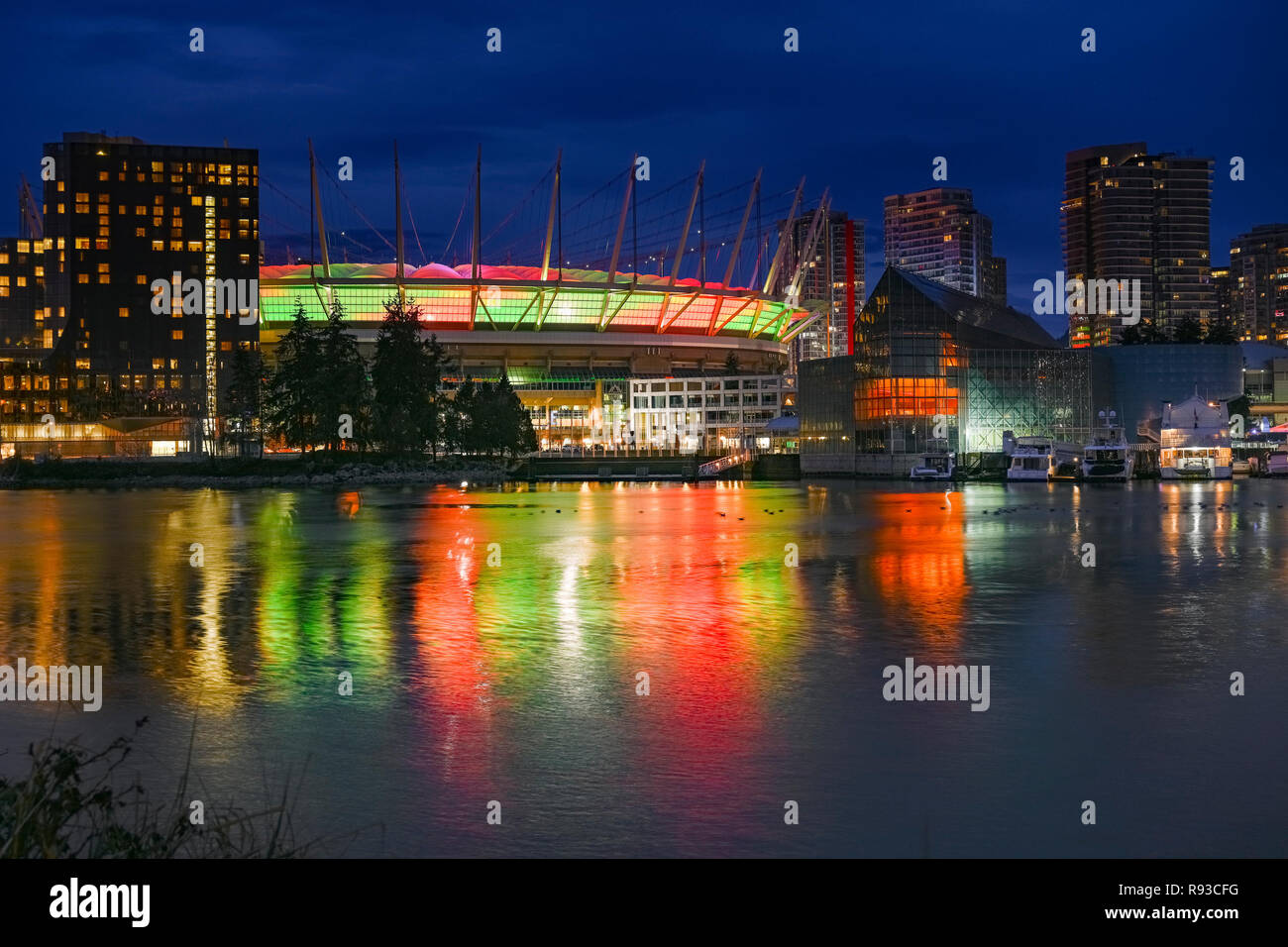 Nacht, BC Place Stadium, False Creek, Vancouver, British Columbia, Kanada Stockfoto