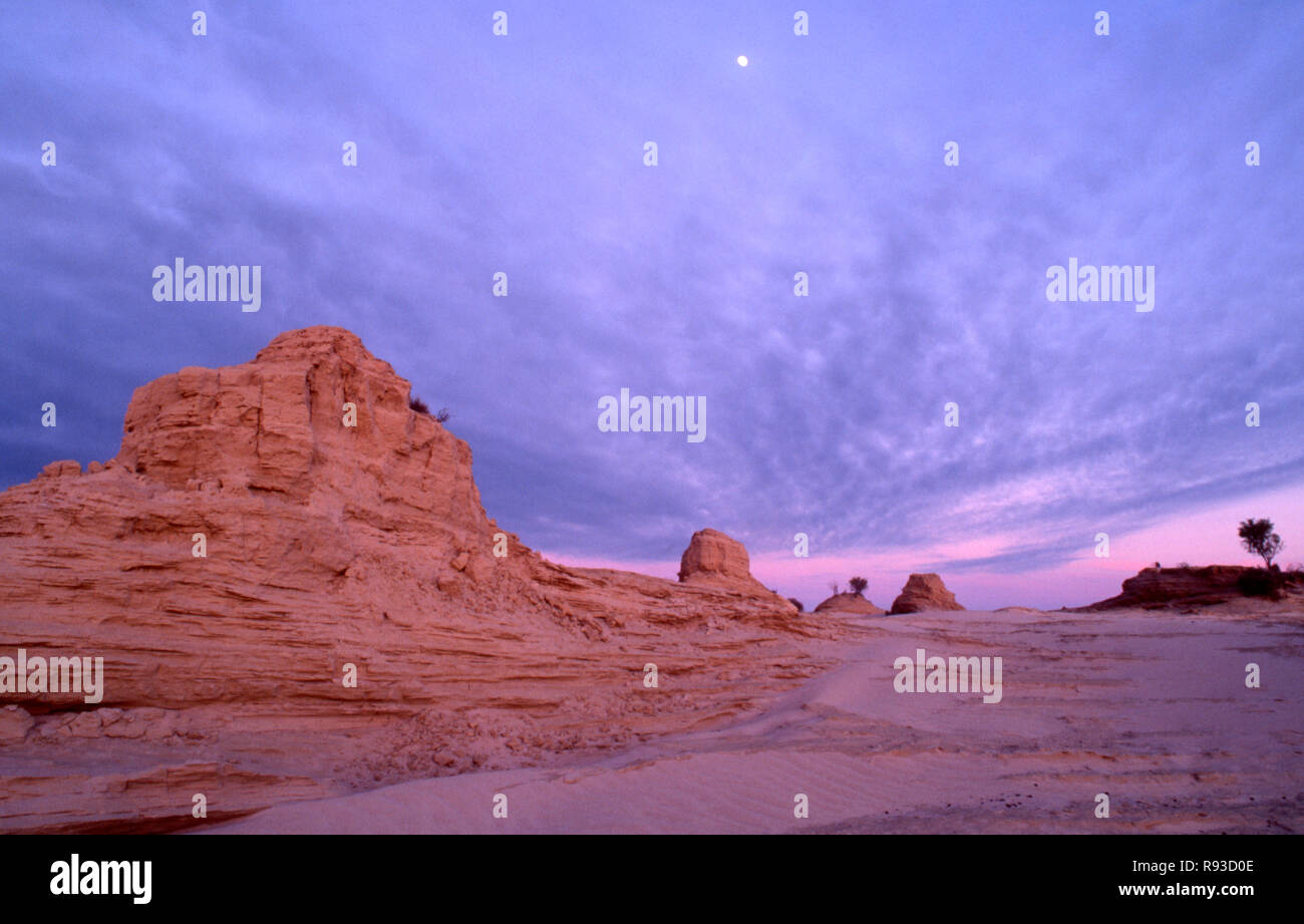 MUNGO NATIONALPARK IST TEIL DER WILLANDRA LAKES WORLD HERITAGE AREA, NSW, Australien. Stockfoto