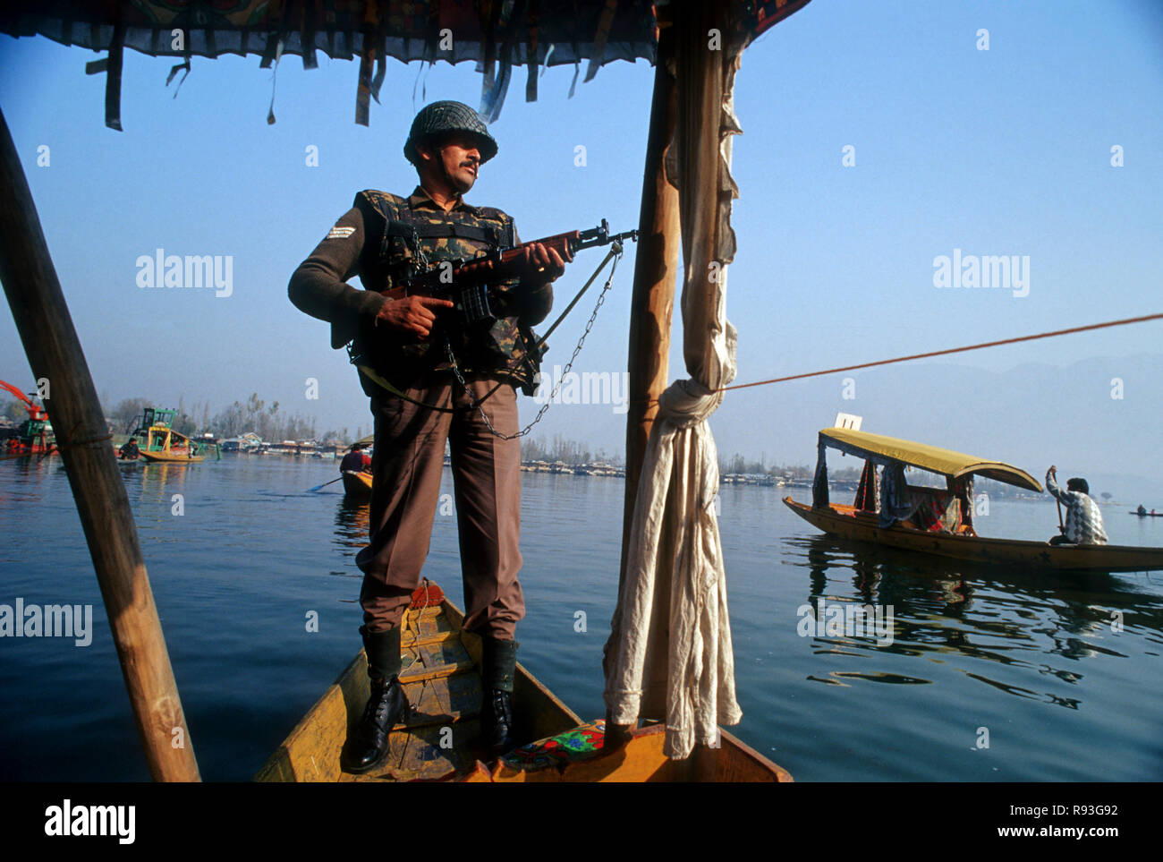 Soldat, Sicherheit am Dal Lake, Srinagar, Jammu und Kaschmir, Indien Stockfoto