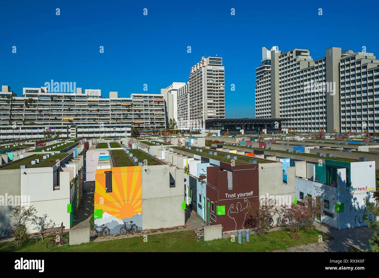 Studentenviertel Olympisches Dorf Fotos Und Bildmaterial In Hoher 