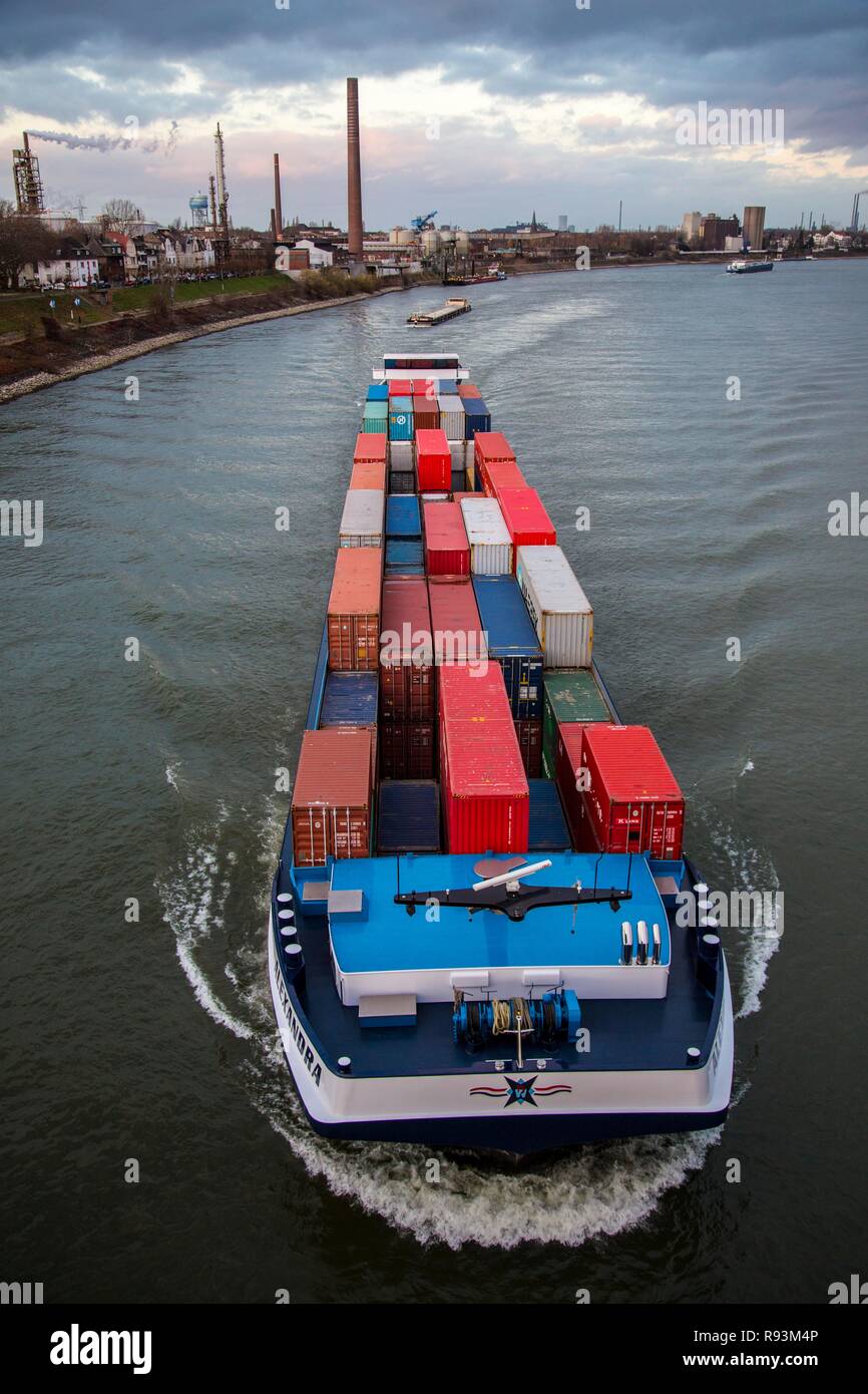 Container schiff auf dem Rhein stromaufwärts an Duisburg, Homberg, Duisburg, Nordrhein-Westfalen, Deutschland Stockfoto