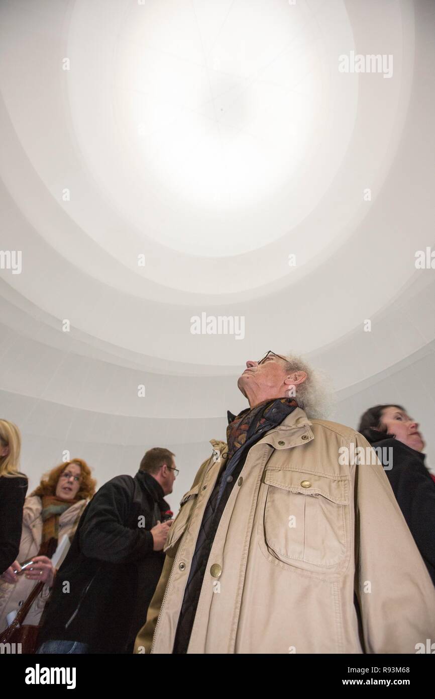 Der Künstler Christo bei der Eröffnung der Ausstellung von Christo-Installation 'Big Air Package" im Gasometer Oberhausen Stockfoto