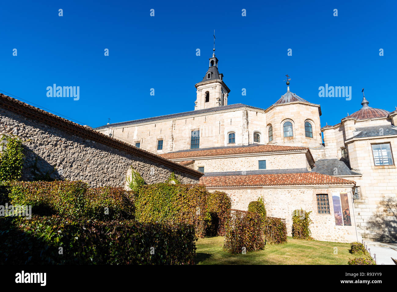 Madrid, Spanien - 15. Dezember 2018: Das Kloster von Santa Maria de El Paular. Es ist ein ehemaliges Kartäuserkloster nordwestlich von Madrid, in Stockfoto