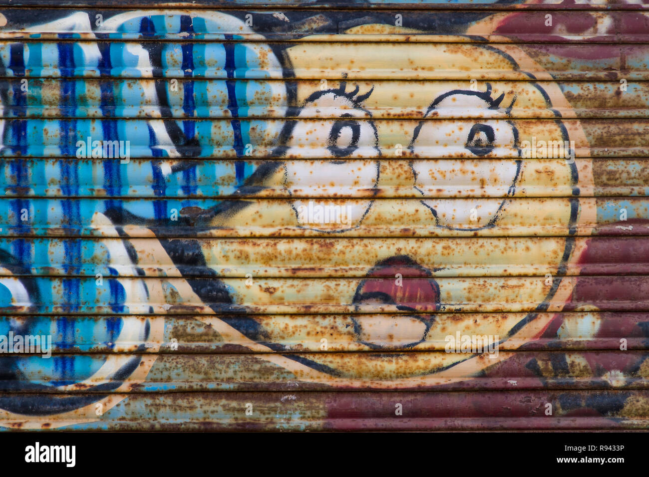 Spritzlackiert graffiti auf Metall, gelb Emoji blind, Smiley-Symbol Stockfoto