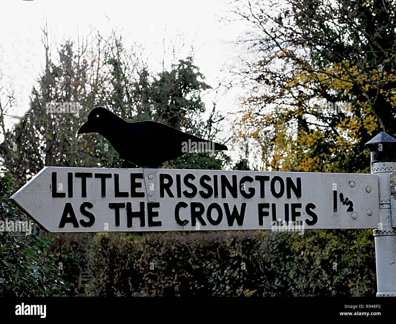 Wegweiser für Little Rissington in Bourton auf dem Wasser Cotswolds, England, Großbritannien Stockfoto