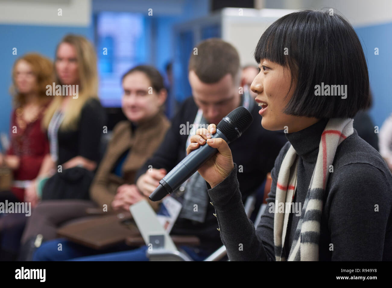 St. Petersburg, Russland - 15. Dezember 2015: Die Teilnehmer der Podiumsdiskussion über die Integration Potenzial der Kunst des Balletts während 4 St. Pete Stockfoto