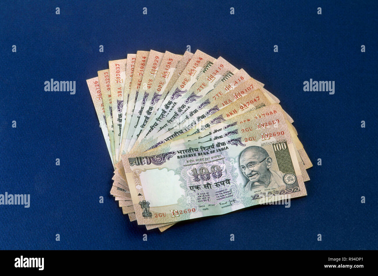 Einhundert indische Rupie Papiernoten Stockfoto