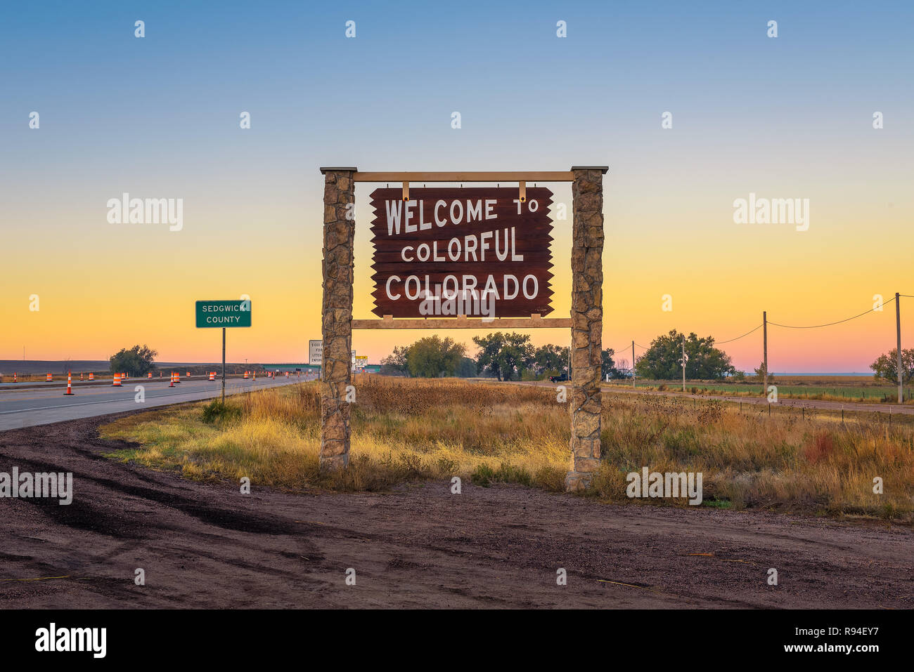 Bunte Colorado Straßenschild auf der Interstate I-76 Willkommen Stockfoto