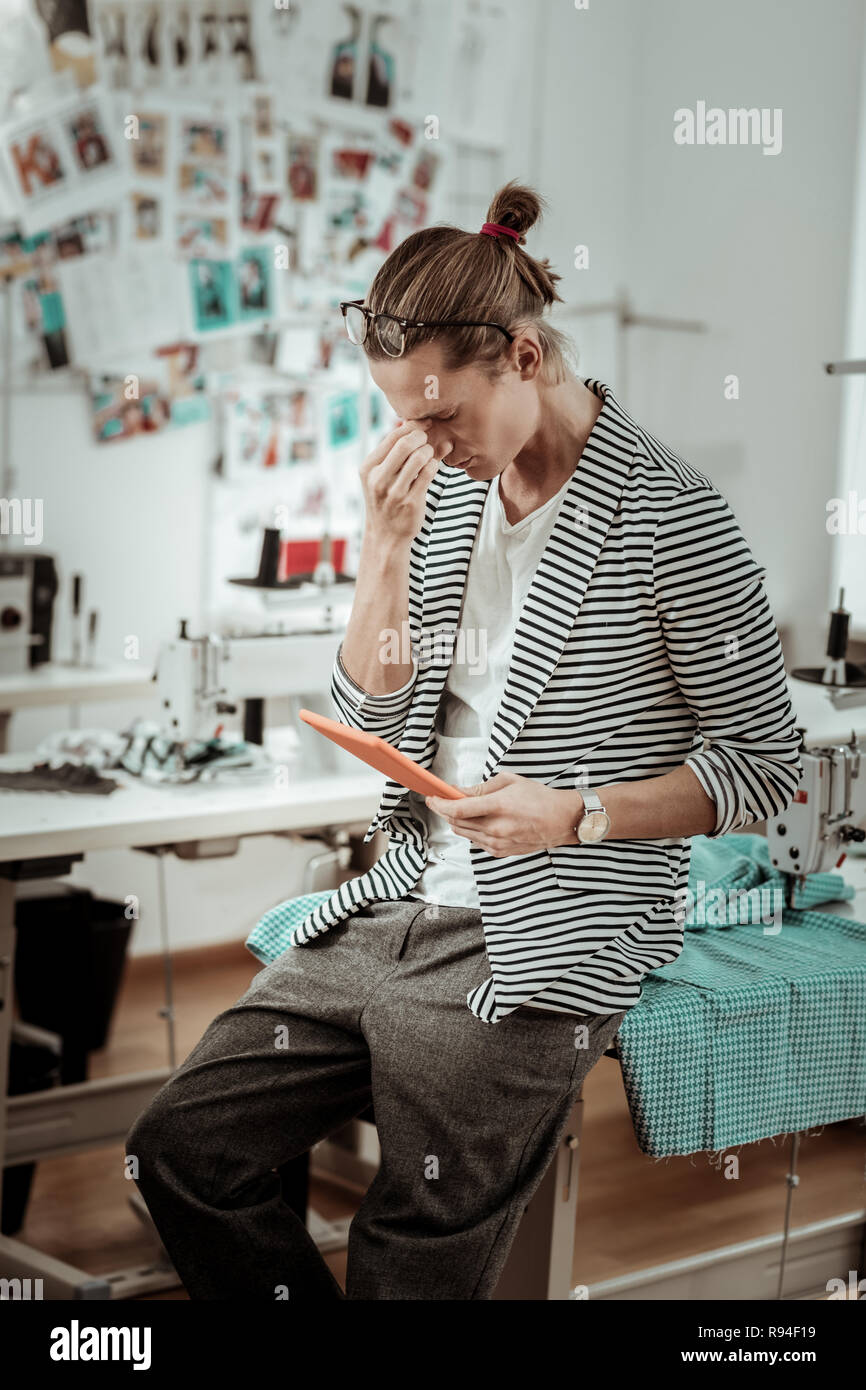 Junge schöne Mode Designer von Generation Y abgenutzt Stockfoto