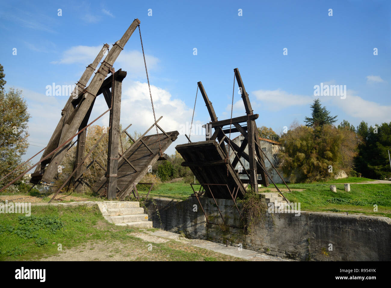 Langlois Brücke oder Zugbrücke aka Pont de Langlois oder Van Gogh Brücke über einen Kanal in Arles Provence Frankreich Stockfoto