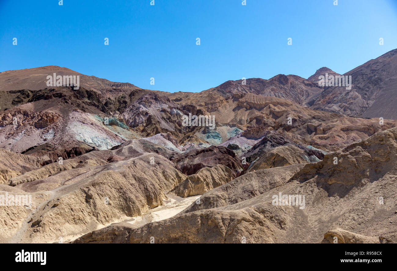 Artist's Drive im Death Valley wird so genannt, weil alle Farben wie die Palette eines Künstlers zu sein scheinen. Stockfoto