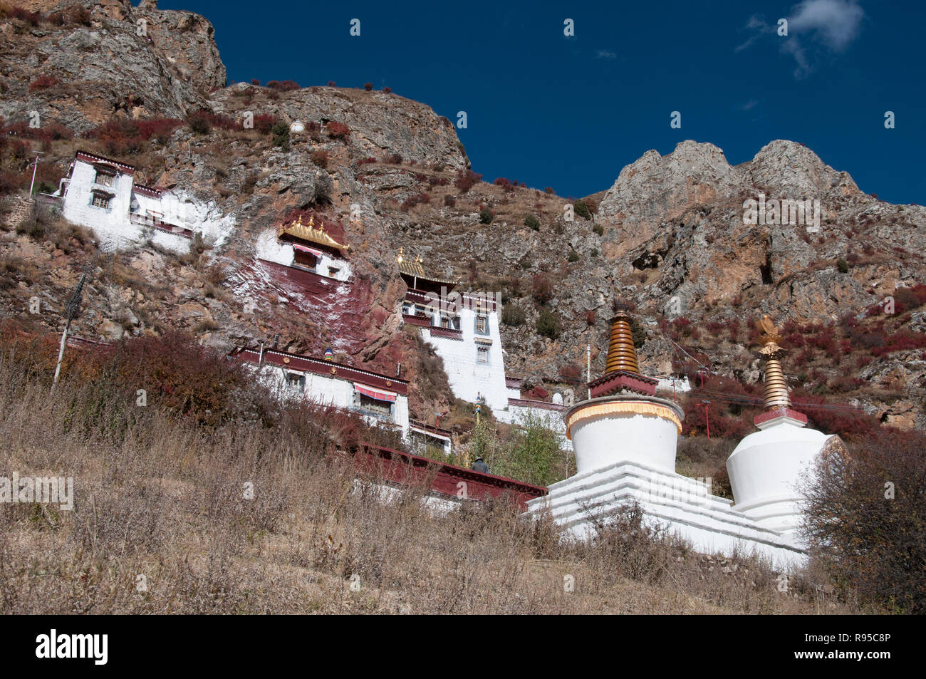 Kapellen und Höhle Retreats an Drak Yerpa Meditation Retreat, außerhalb von Lhasa, Tibet, China Stockfoto