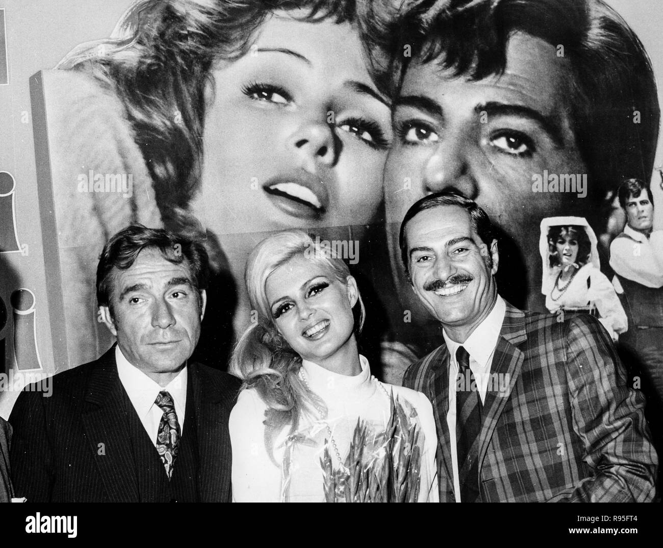 Ugo Tognazzi, Nino Manfredi, Pamela tiffin, mich quälen, sondern mich mit Küssen, 1968 Kill Stockfoto