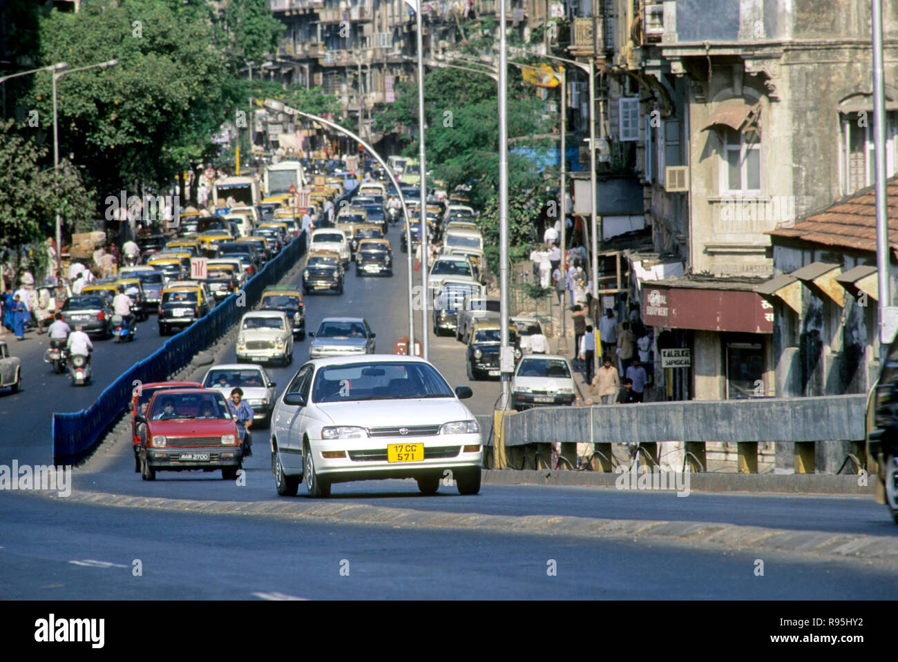 Der Verkehr auf der Straße bombay Mumbai Maharashtra Indien Stockfoto