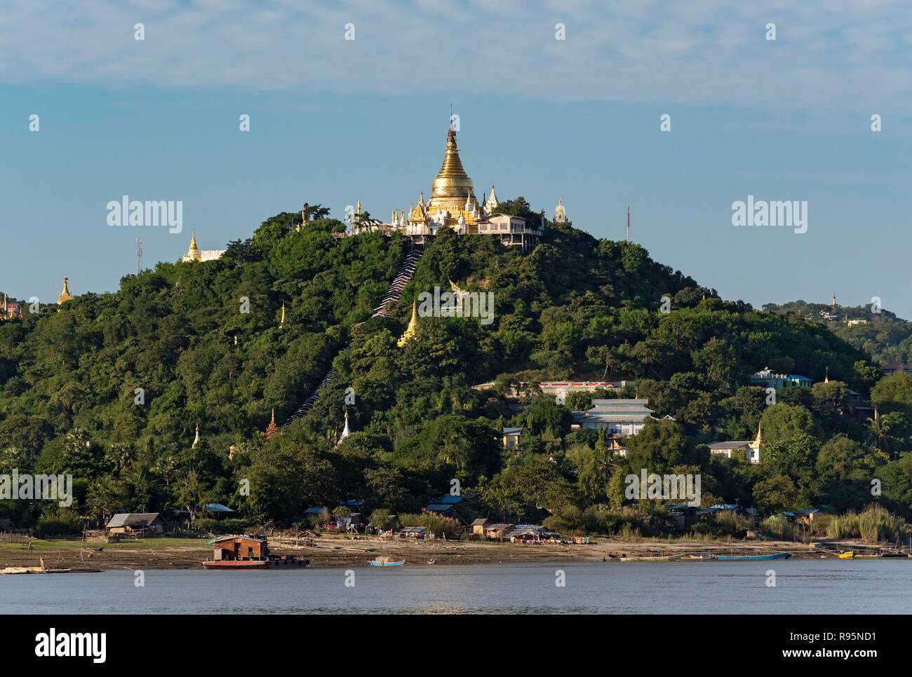 Vergoldeten Pagode in Sagaing in der Nähe von Mandalay, Myanmar, Birma Stockfoto