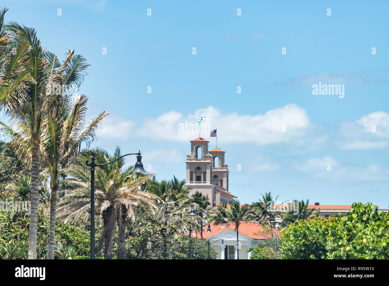 Palm Beach, USA - Mai 9, 2018: Mar-a-Lago, ein Mar lago Architektur, Nahaufnahme von Gebäude Turm, Resort, Residenz des Präsidenten von Donald J Trump, Ameri Stockfoto