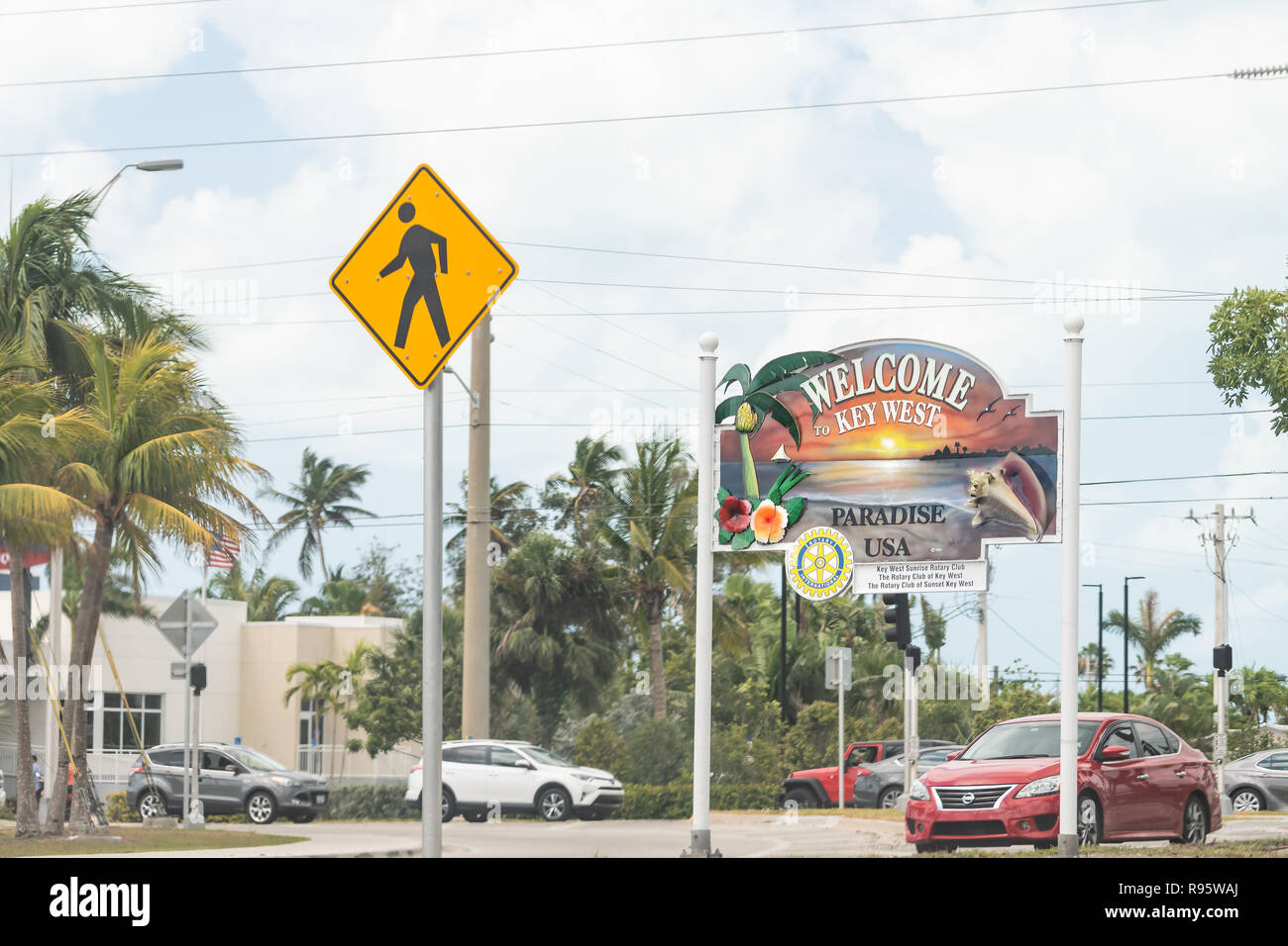 Key West, USA - Mai 1, 2018: Willkommen im Schild, Banner, Reklametafeln, Kunst zu Paradise Island malte auf Overseas Highway Road, US1, Eingang, Grenze t Stockfoto