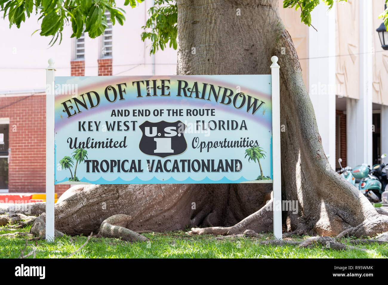 Key West, USA - Mai 1, 2018: Florida malerische Overseas Highway, US1, US 1, 1, Nord Tour, Straße, Straße, Autobahn anmelden Schlüssel zum Ende des Regenbogens, Route, Stockfoto