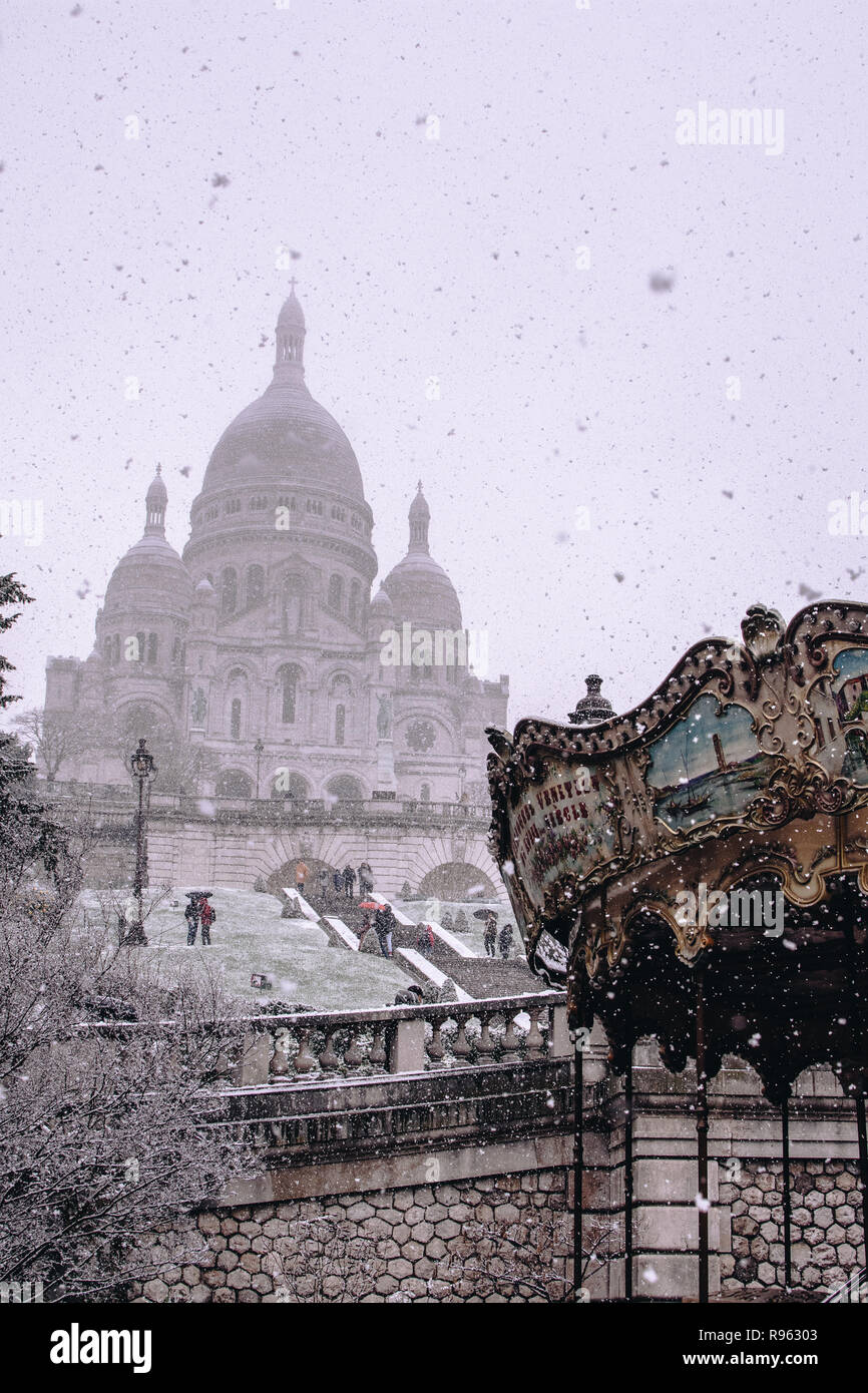 Der Schrecken Coeur unter Schnee in Paris Stockfoto