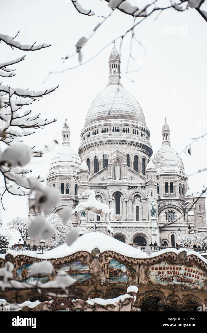 Der Schrecken Coeur unter Schnee in Paris Stockfoto