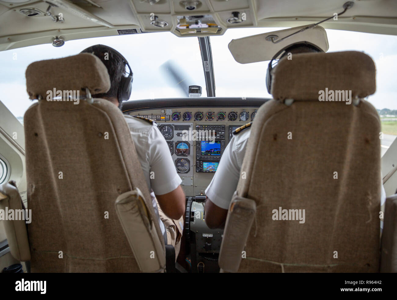 Airline Pilot & Co Pilot ein Flugzeug über der östlichen Provence Sri Lanka Stockfoto