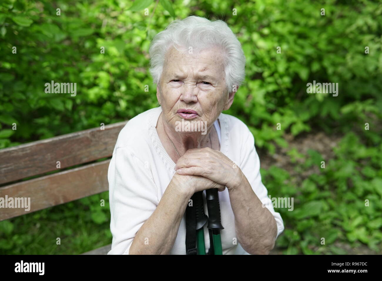 Old Granny Fotos Und Bildmaterial In Hoher Auflösung – Alamy