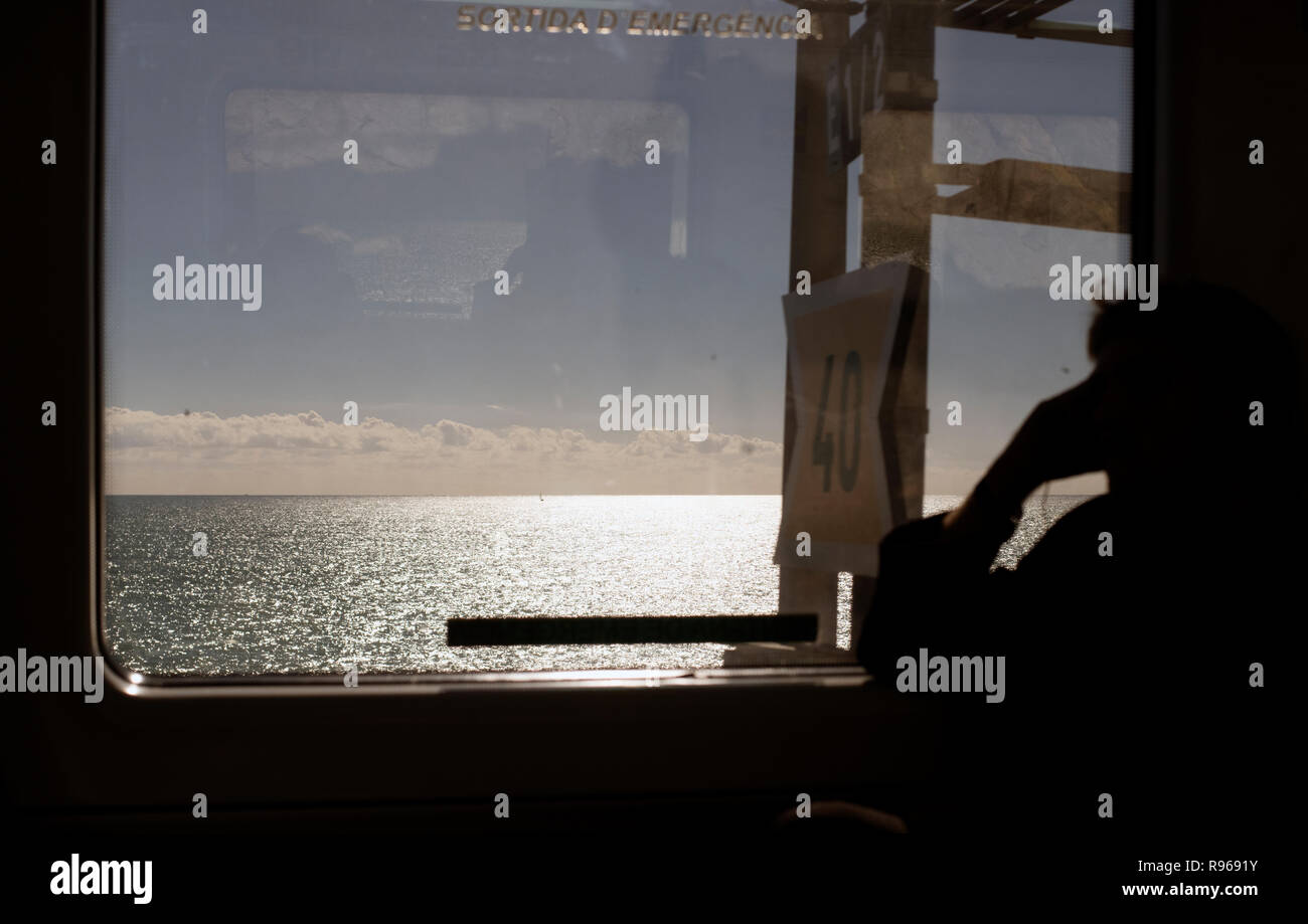 Blick auf Mittelmeer vom Fenster Stockfoto